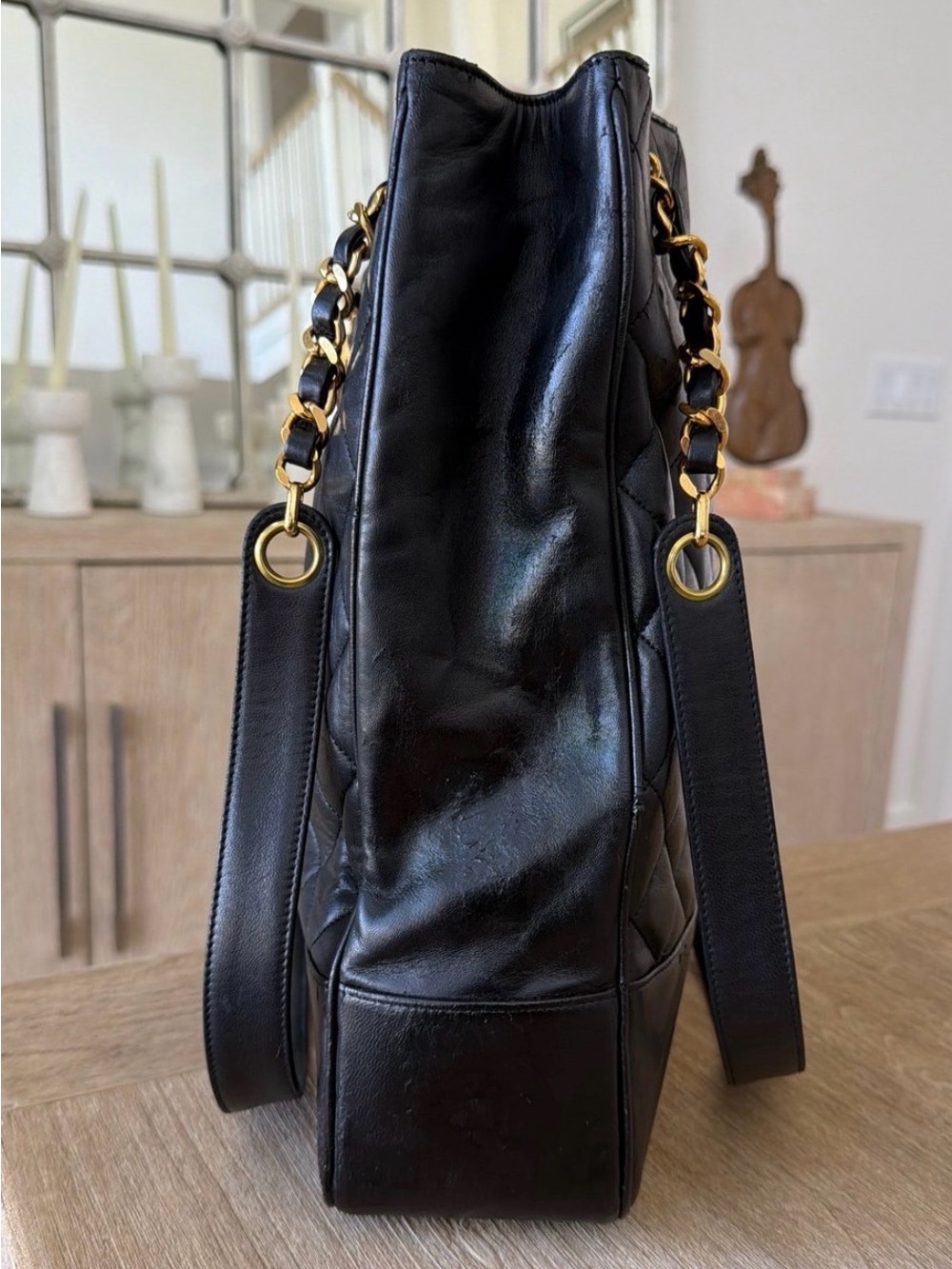 CHANEL Black Quilted Lambskin Shoulder chain Bag with Gold CC turn lock Hardware - Picture 3 of 11